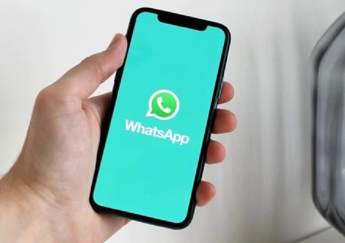 WhatsApp begins testing its own animated emoji in its iOS app