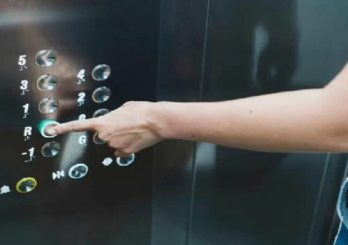 Trapped Students Rescued After 45-Minute Ordeal in Lucknow Lift