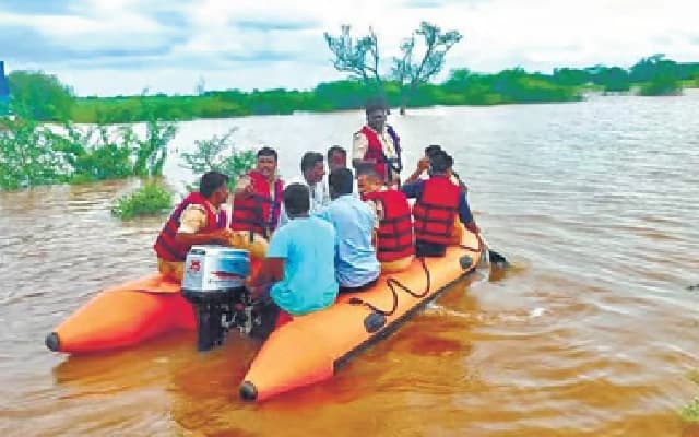 Bagalkot Flood Management Praised by Excise Minister Timmapur