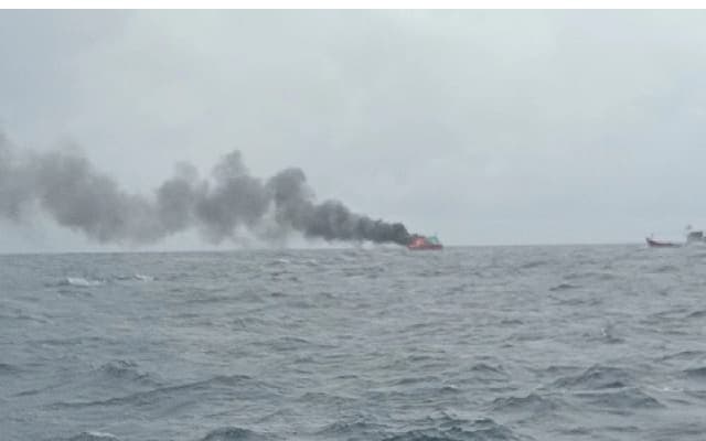 Trawler ‘Safawi’ Catches Fire at Sea, Crew Rescued