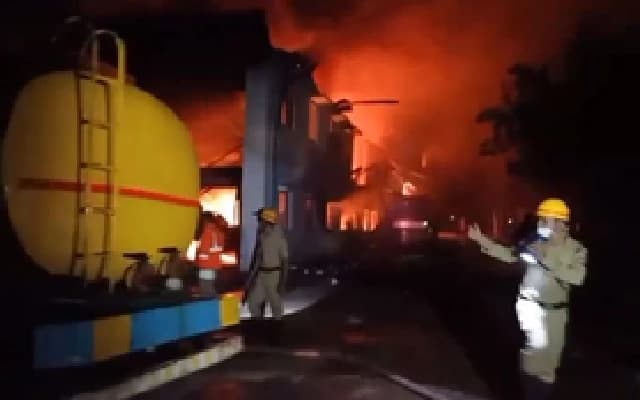 Major Fire in Belagavi Industrial Area Leaves Several Workers Trapped