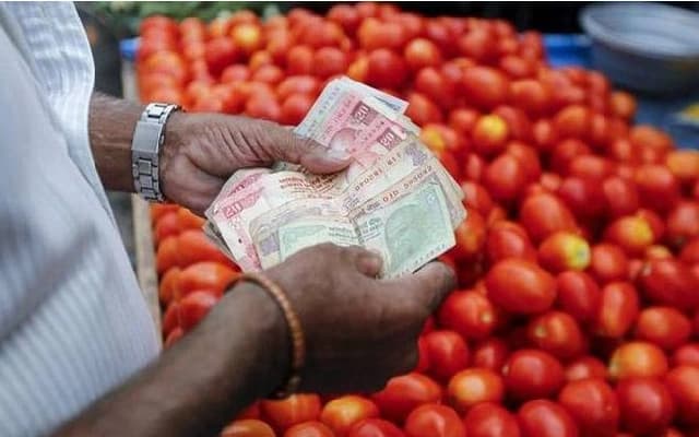 Farmers Protest Plummeting Tomato Prices in Gadag