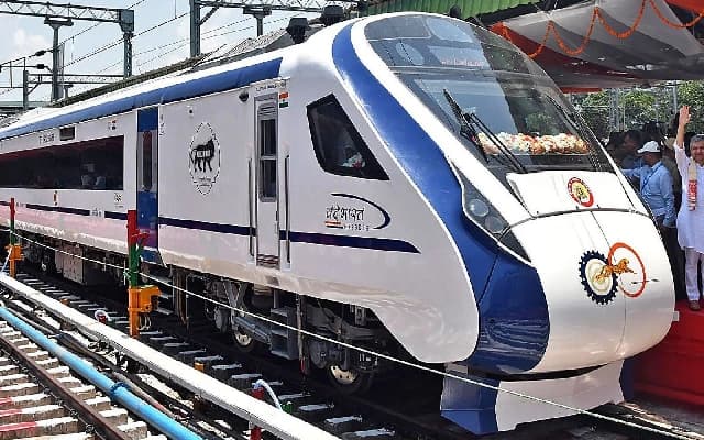 Vande Bharat Express Gains Popularity Among Bengaluru-Dharwad Travelers
