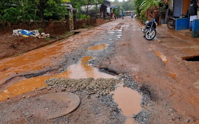 Bhatkal Councillors Criticize UGD Handling, Demand Immediate Action
