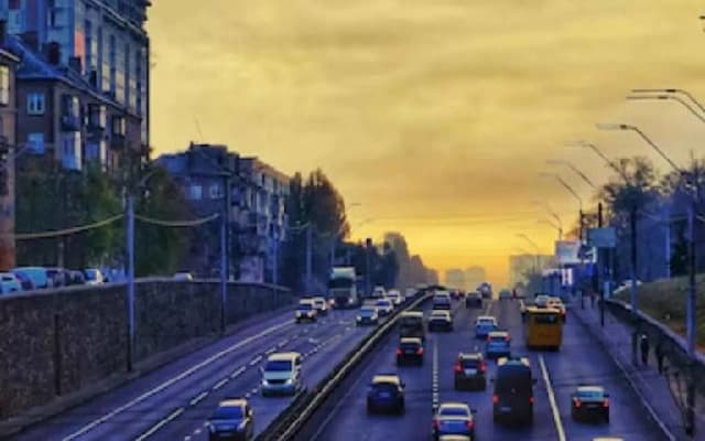 Indian Family Chooses Bengaluru Over Gurugram: Reddit Discussion Sparks Debate