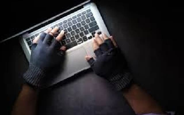 Bengaluru Cyber Fraud: Software Engineer and Homemaker Lose Rs 3.7 Crore