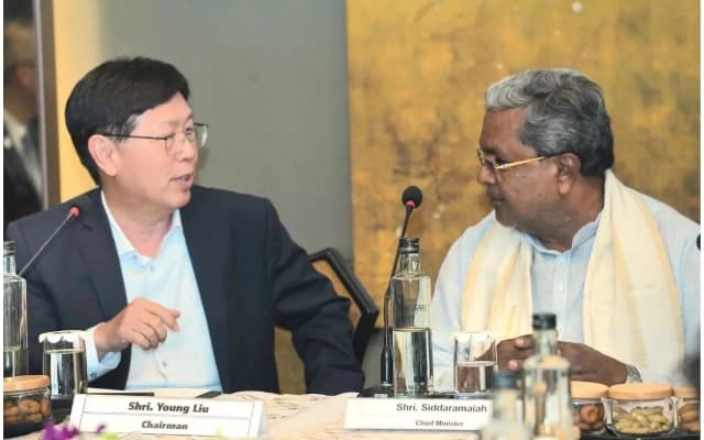 Siddaramaiah and Foxconn’s Young Liu Discuss Major Investment