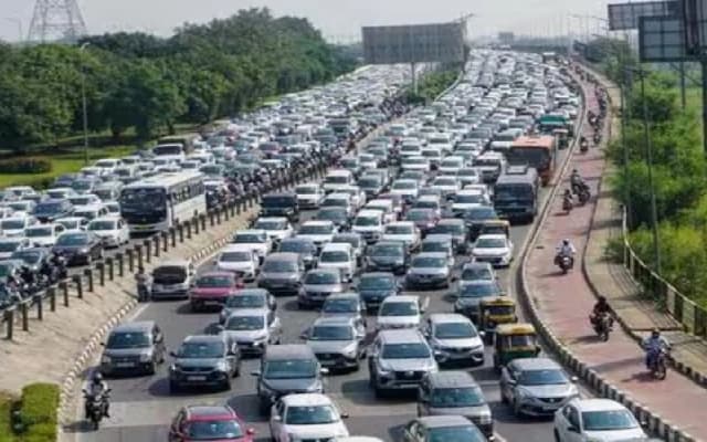Karnataka Registers 12,000 Cases for Wrong-Side Driving in August