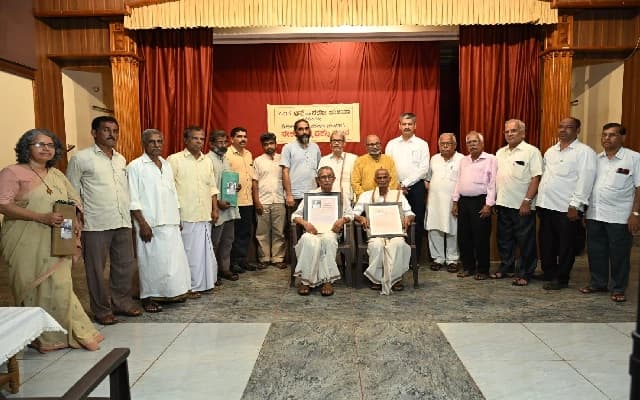 Two Senior Weavers Honored with Nekara Ratna Award by Kadike Trust for Lifetime Achievements