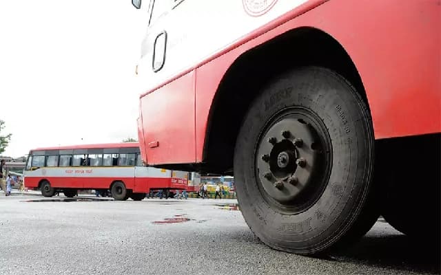 KSRTC Bus Tire Burst, Passengers Safe Due to Driver’s Quick Reaction