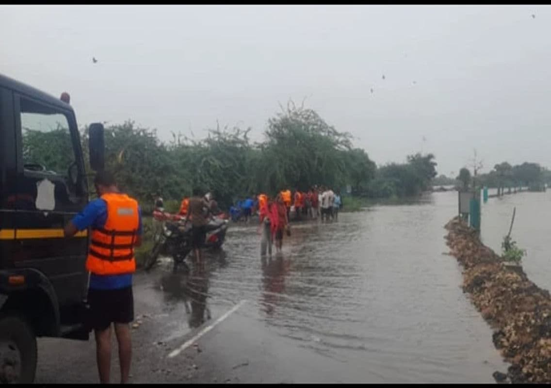 Gujarat Floods: IMD Issues Red Alert as Heavy Rainfall Continues