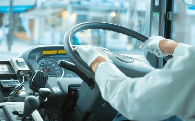 Private Bus Staff Show Humanity by Rescuing Unwell Passenger in Mangaluru