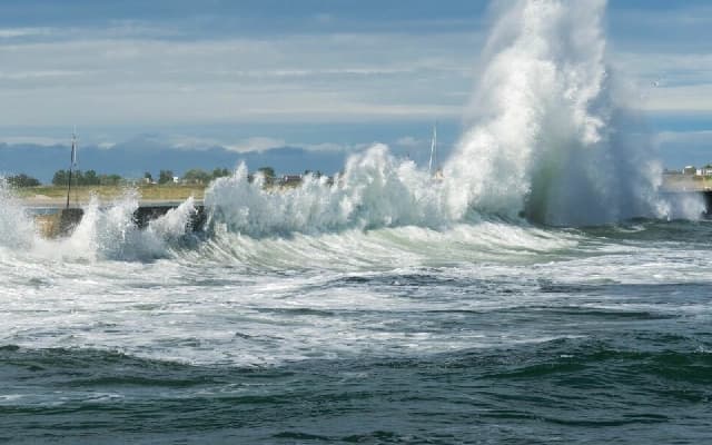 Fisherman Dies After Being Swept Away by Tidal Waves