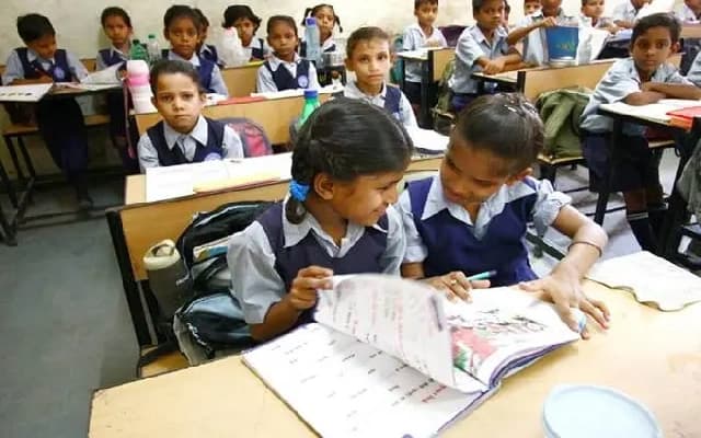 Karnataka’s English-Medium School Initiative Faces Textbook Shortage
