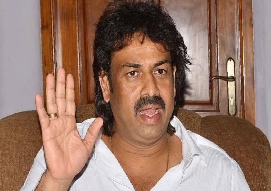 Madhu Bangarappa warns teachers against absenteeism, assures support for Siddaramaiah