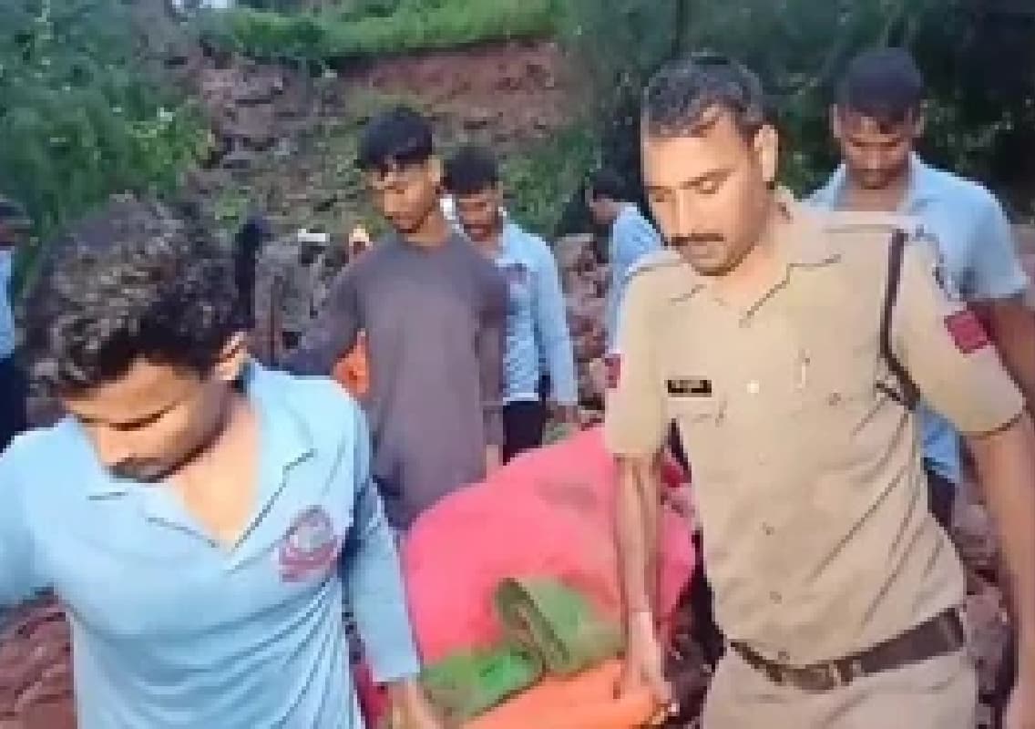 Fort Wall Collapse in Madhya Pradesh Claims Three Lives; Rescue Efforts Ongoing
