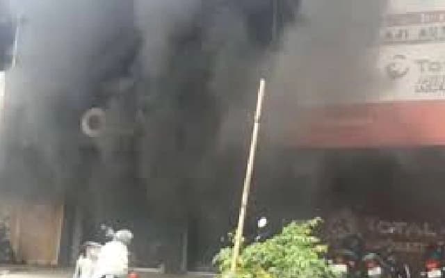 Man Sets Fire to Ola Electric Bike Showroom in Kalaburagi
