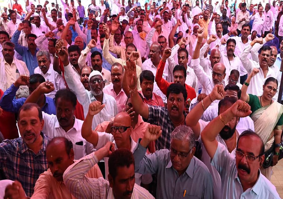 Karnataka RTC Employees Protest Over Unpaid Arrears and Financial Demands