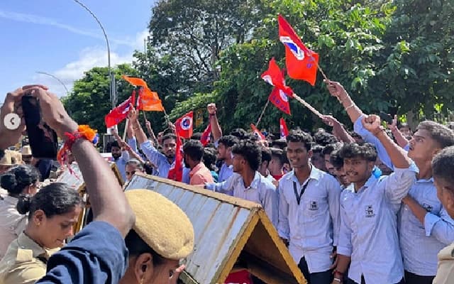Students Protest Over Removal of Hampankatta Bus Shelter, Demand Reconstruction