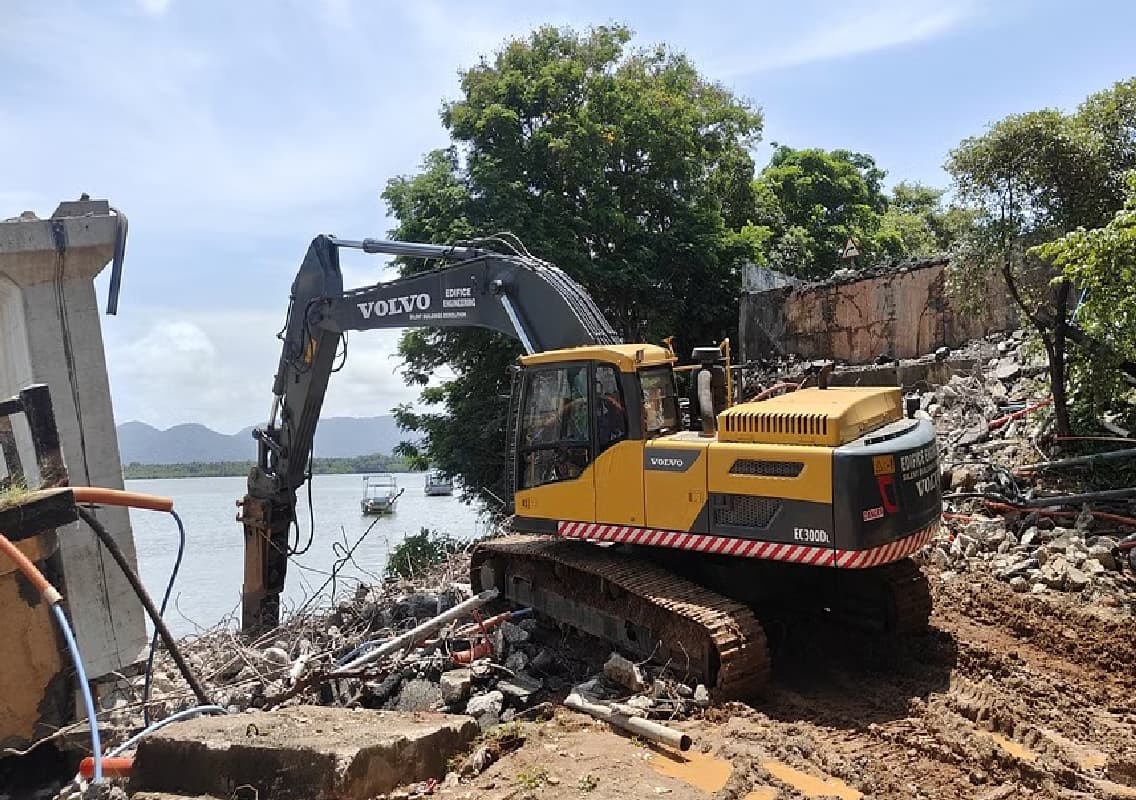 Debris Removal from Collapsed Kalinadi River Bridge Progresses at Snail’s Pace