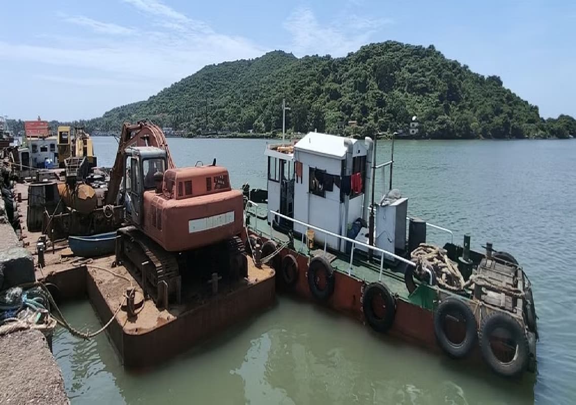 Karwar: Dredging Begins to Clear Gangavali River After Landslide