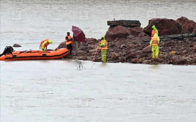 Dredger Arrives for Landslide Search Mission in Gangavali River