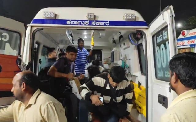 15 Injured as Goa-Bound Bus Overturns on Pune-Bengaluru Highway