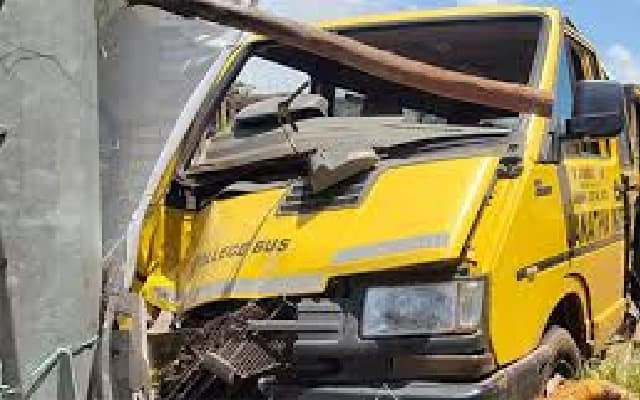 School Van Crashes into Electric Pole near Thekkatte Bus Stand, Driver Injured