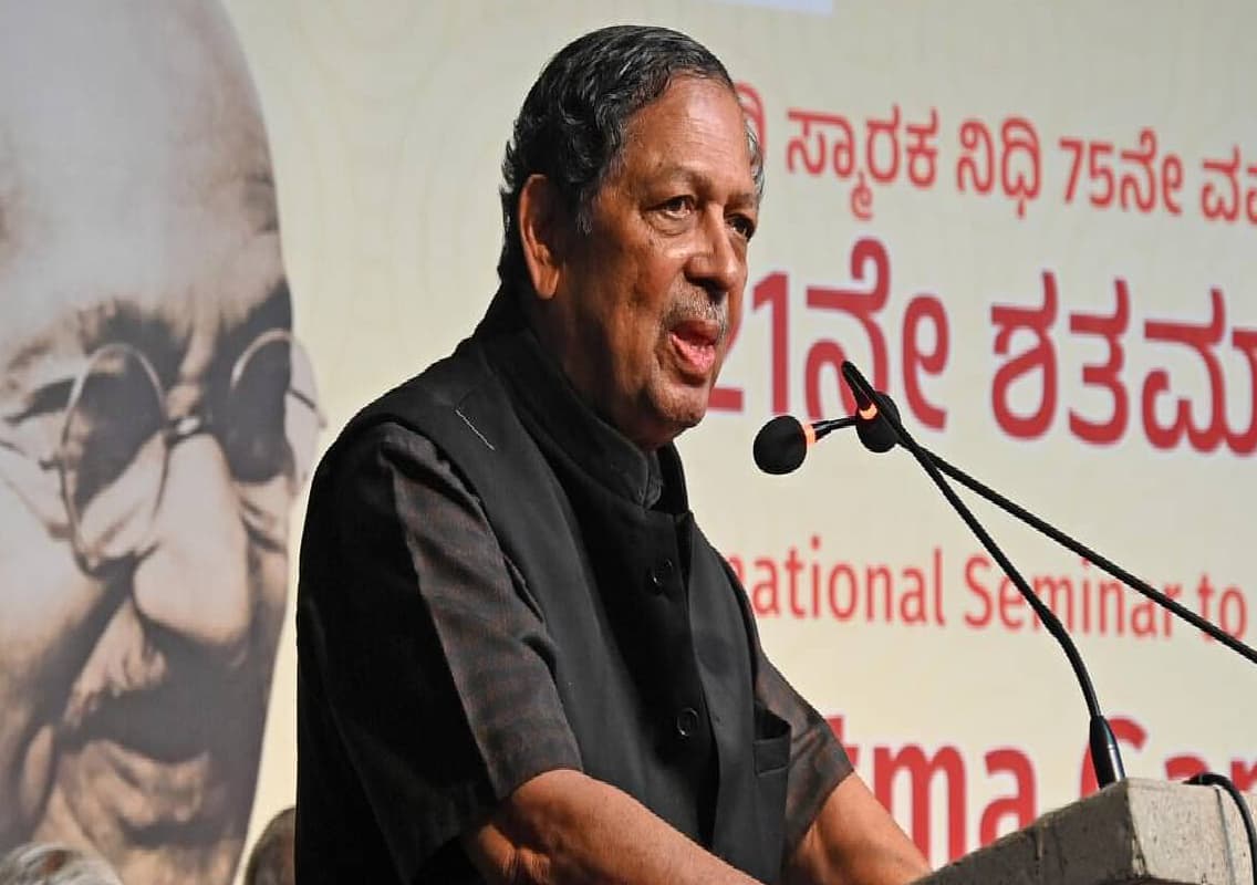 Siddaramaiah should tender resignation: Former Lokayukta Justice Santosh Hegde