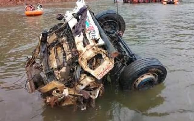 Recovery of Missing Truck Driver’s Body After Landslide in Karnataka