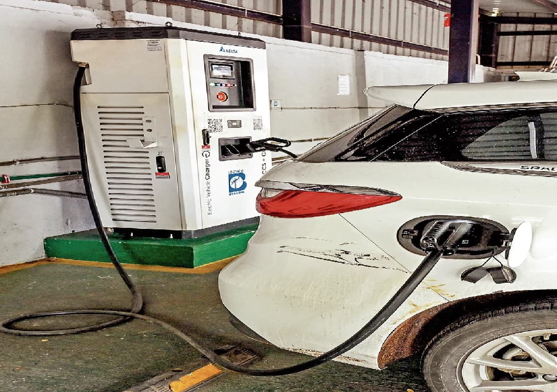 Bengaluru Emerges as EV Charging Hub, Tops List of Cities with Electric Vehicle Charging Stations