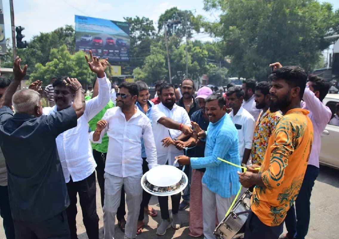 Janardhana Reddy Allowed to Enter Bellary: Supporters Celebrate