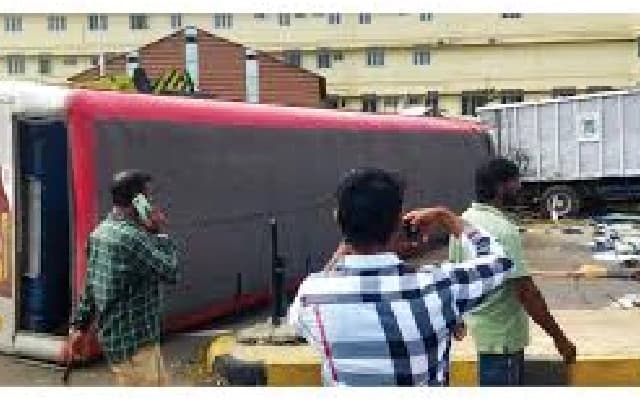 KSRTC Bus Accident Injures Over 35 Passengers on Mysuru-Bengaluru Highway