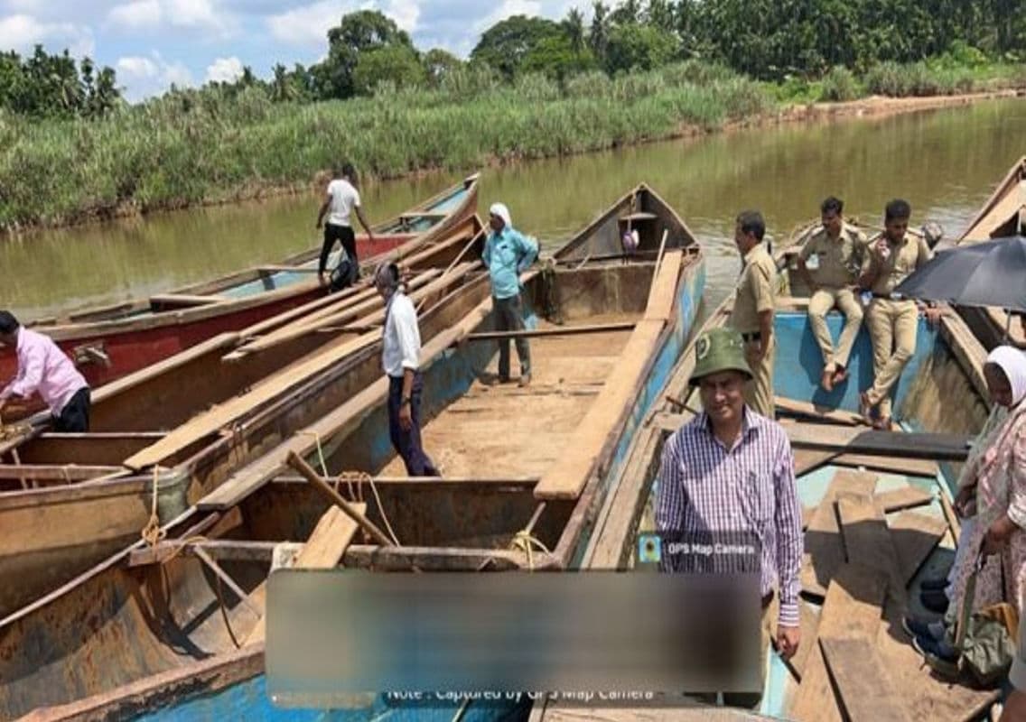 Authorities Seize 20 Boats Involved in Illegal Sand Mining