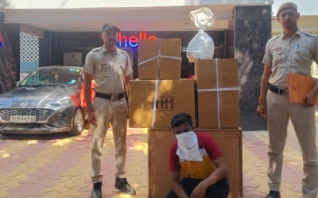 Delhi Police Seize Over 1,300 kg of Illegal Firecrackers; Three Arrested