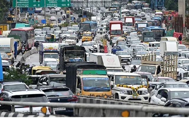 Severe Traffic Congestion on Tumakuru Road Following Festive Weekend