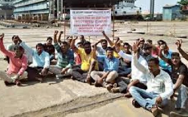 Construction Workers Protest in Mangaluru Over Pending Demands