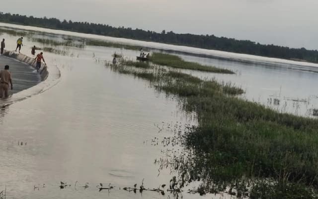 Tragic Drowning Incident at Sri Madduramma Lake Claims Lives of Two Teenagers