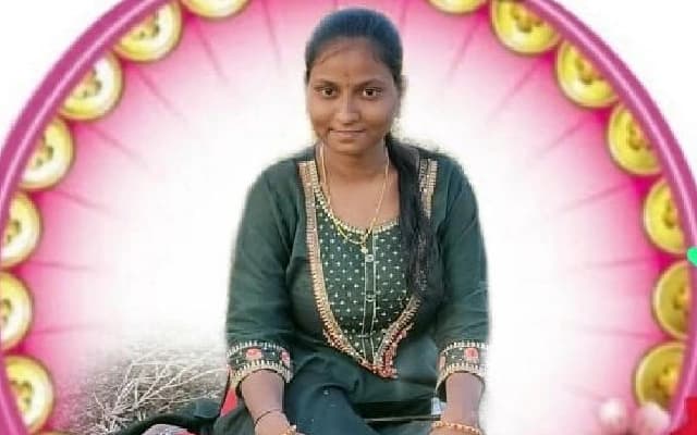 Tragic Accident at Vijayapura Exhibition: Young Woman Dies from Fall