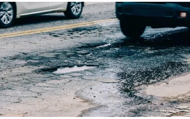 Bengaluru’s Roads Deteriorate as Rains Worsen Pothole Crisis
