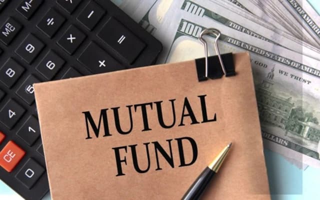 The pros and cons of buying mutual funds online