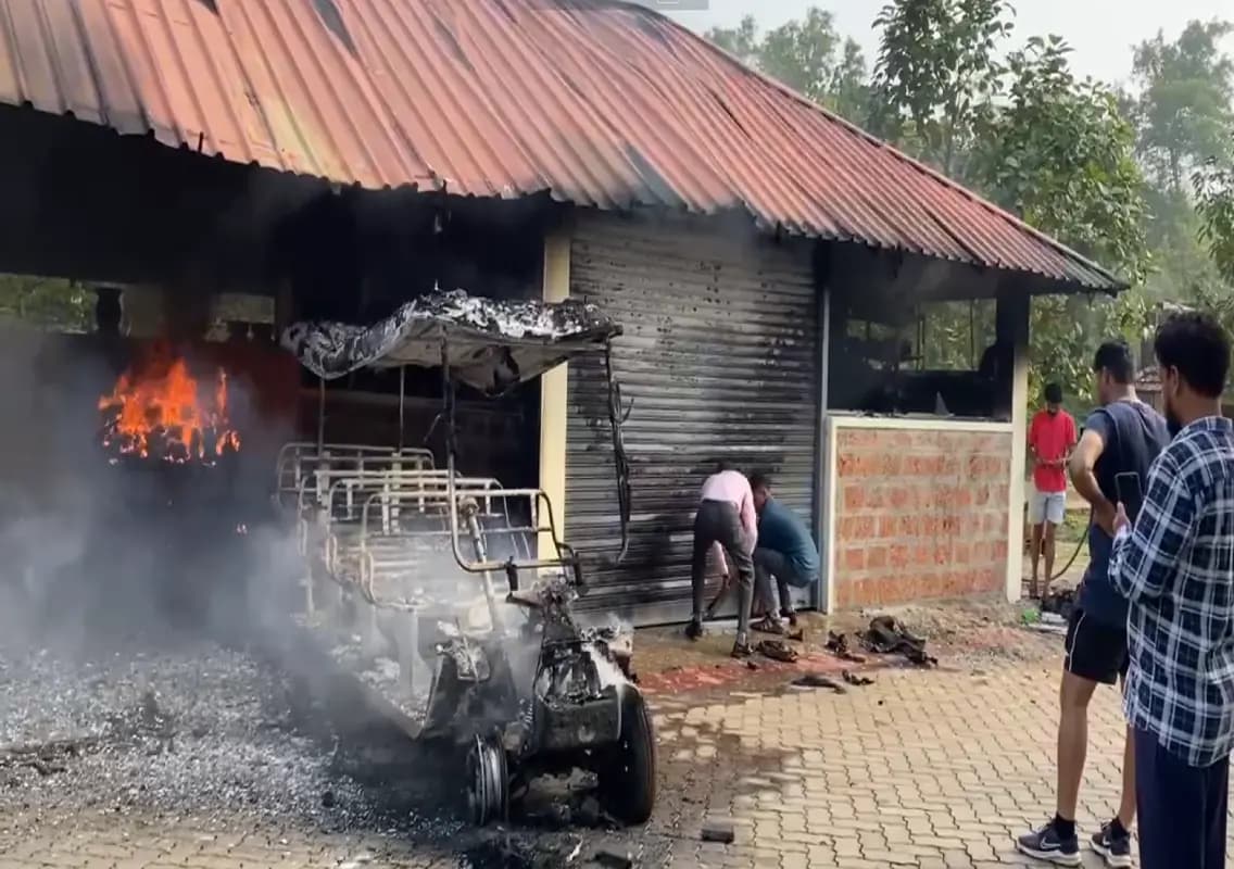 Fire at Pilikula Nisargadhama: 2 electric vehicles gutted