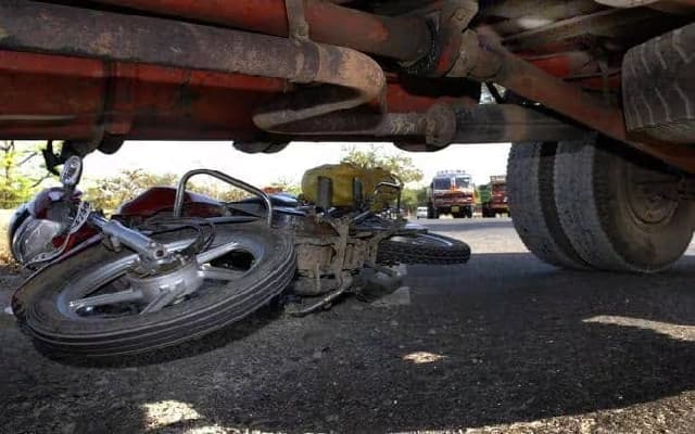Tragic Accident Claims Two-Wheeler Rider’s Life on Old Madras Road