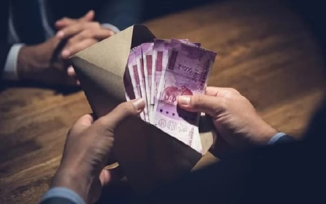 Karnataka Lokayukta Police Arrest Sub-Inspector for Accepting Bribe in Attempted Murder Case