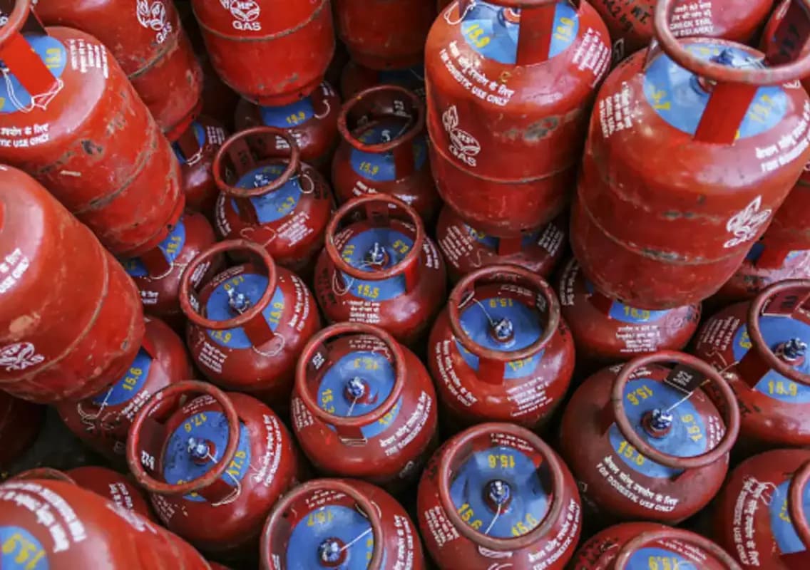 Good news for women: LPG cylinders now available at ₹ 450