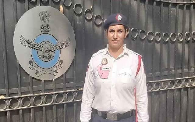 Delhi Police Constable Saves Motorcyclist with CPR After Road Accident