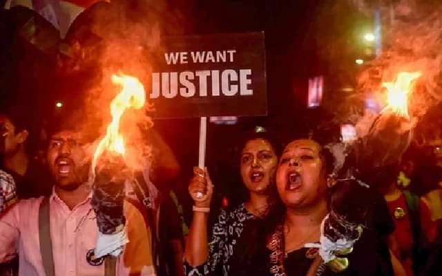 Statue Memorializing RG Kar Rape-Murder Victim Damaged, Junior Doctors Renew Protests