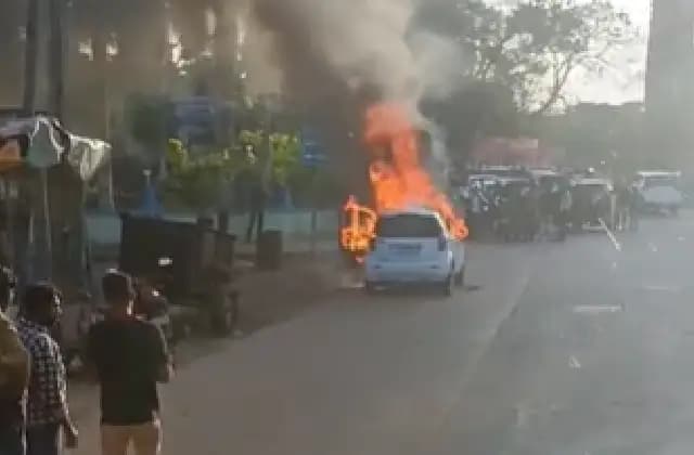 Mangaluru: Car catches fire near Kadri War Memorial; no casualties reported
