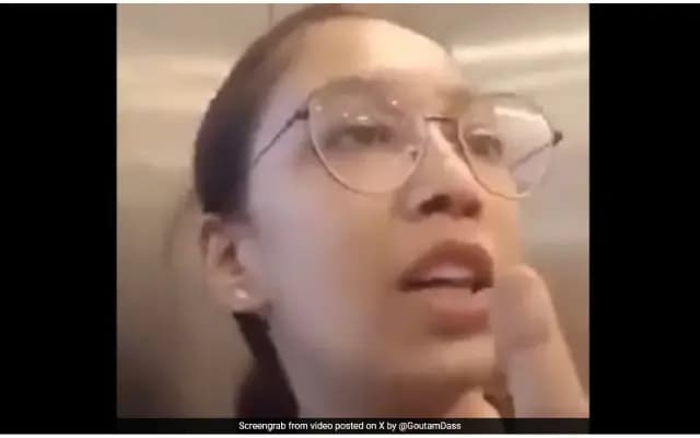 Bengali Passenger Confronted for Speaking in Her Native Language