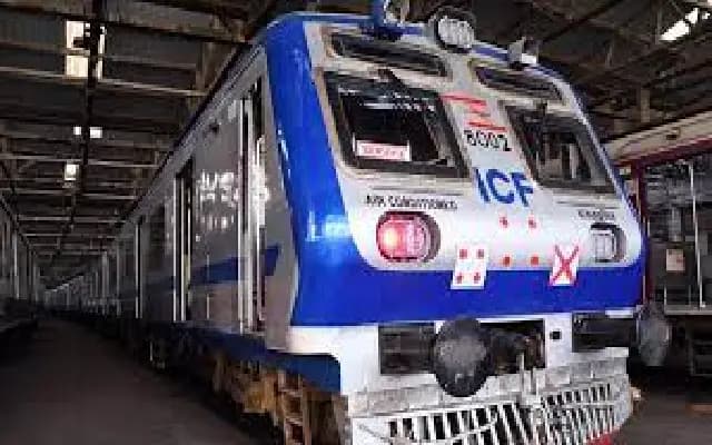 Mumbai’s New AC Local: A Cool Commute Gift This Christmas!